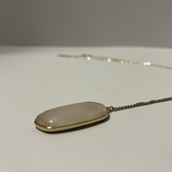 LOFT Pearlized Pendant Necklace - Picture 3 of 6